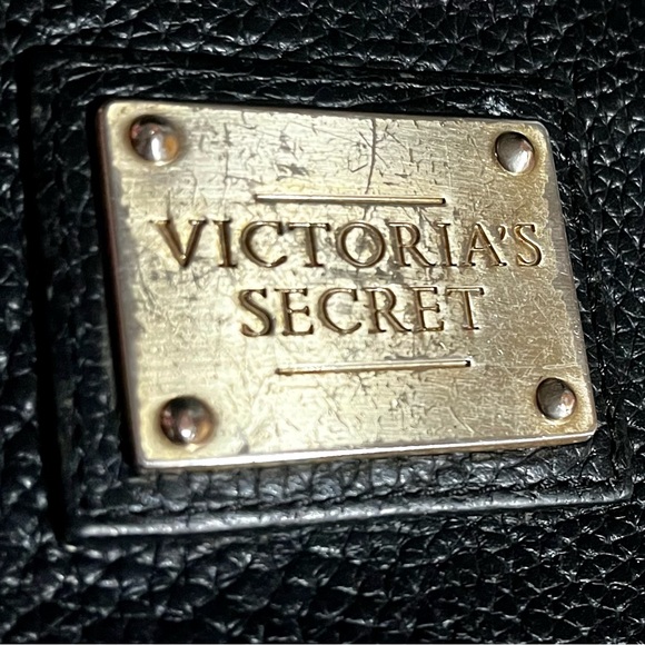 Victoria’s Secret black pebble grain leather with cheetah print inside - Picture 3 of 16